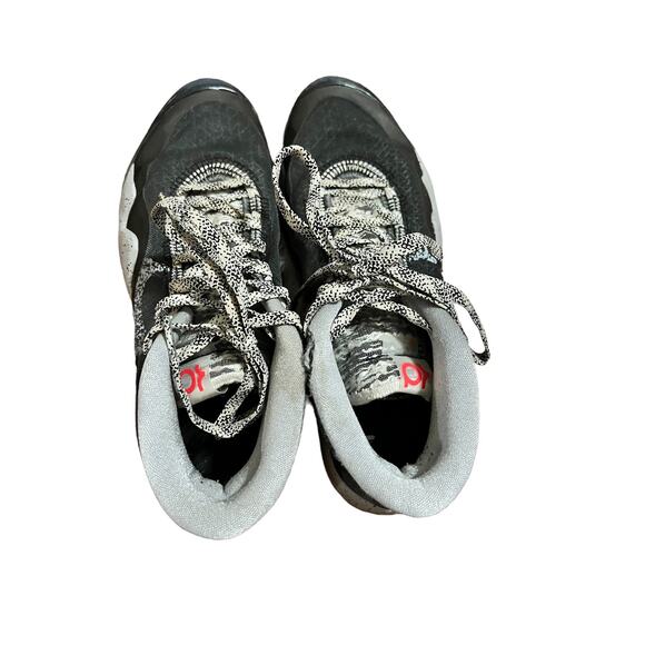 Nike Zoom KD12 Basketball Sneakers Boys Size 6.5 Black and Cement Gray & Black - Picture 1 of 5